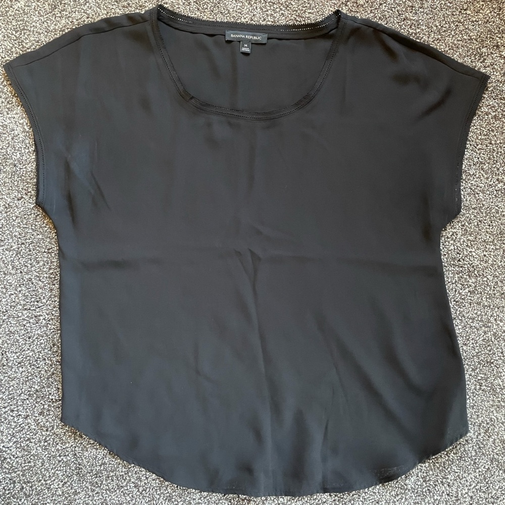 Banana Republic Short Sleeve Blouse with Neck & Sleeve Detail